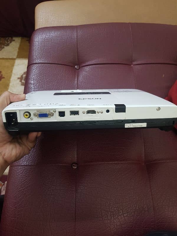 Epson Japani Hdmi projector mint condition 2