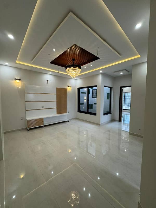 10 Marla Lower Portion Available For Rent In Janiper Block Bahria Town Lahore 2