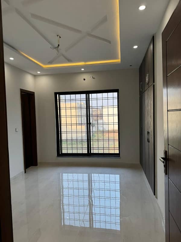 10 Marla Lower Portion Available For Rent In Janiper Block Bahria Town Lahore 9