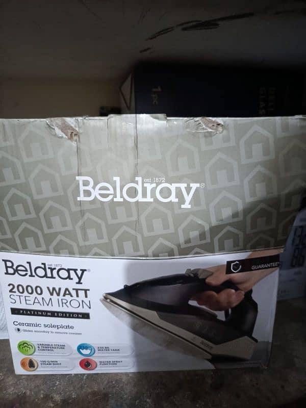 Ceramic soleplate steam iron 1