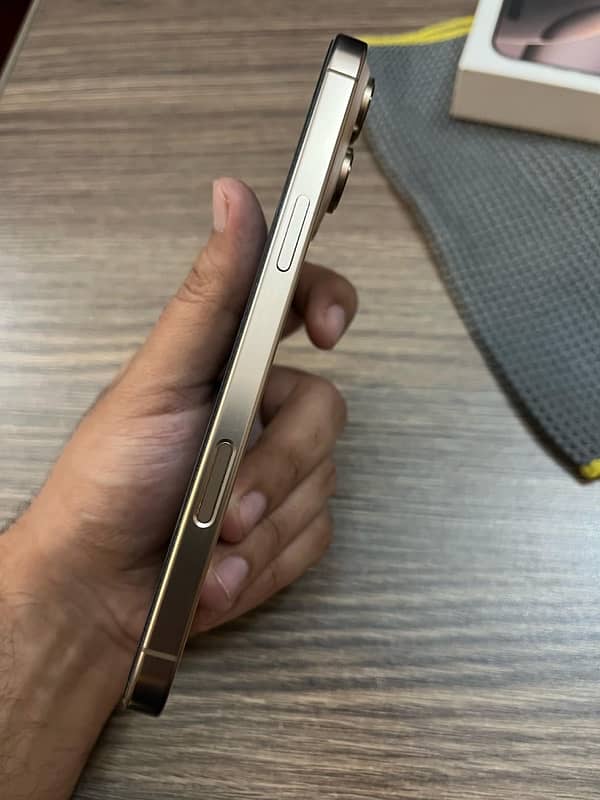 Iphone 16 Pro Max Desert Titanium 256 GB 5