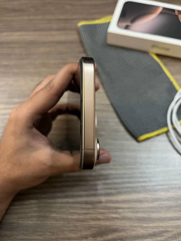 Iphone 16 Pro Max Desert Titanium 256 GB 6