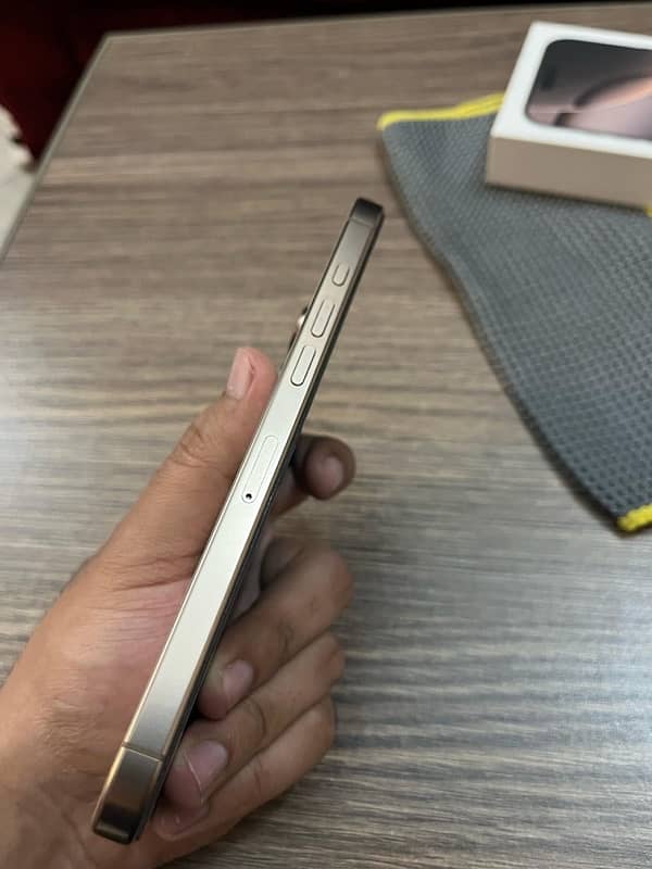 Iphone 16 Pro Max Desert Titanium 256 GB 7