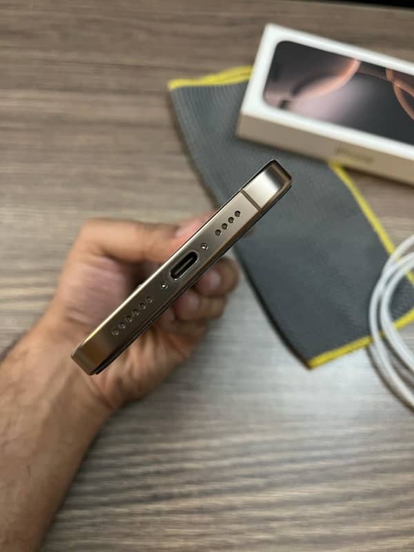 Iphone 16 Pro Max Desert Titanium 256 GB 8