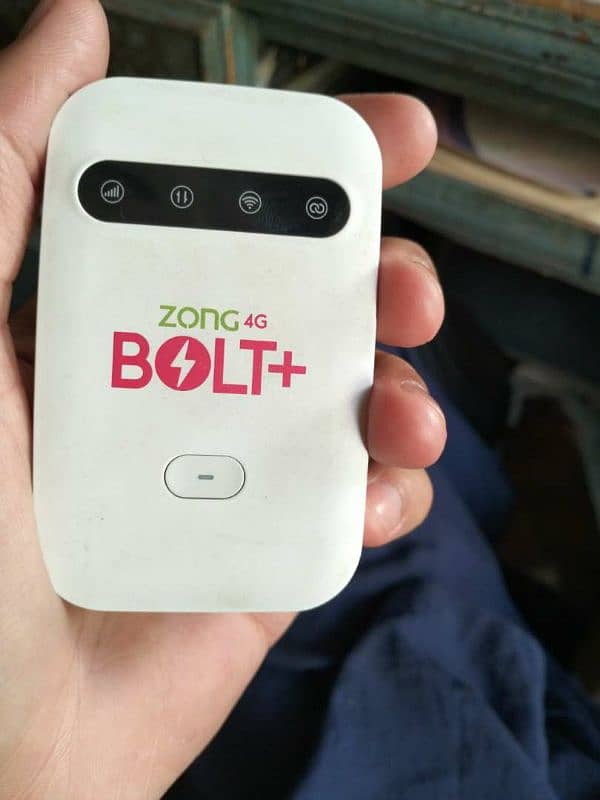 i phon se 3 + zong 4G bolt internet device 2