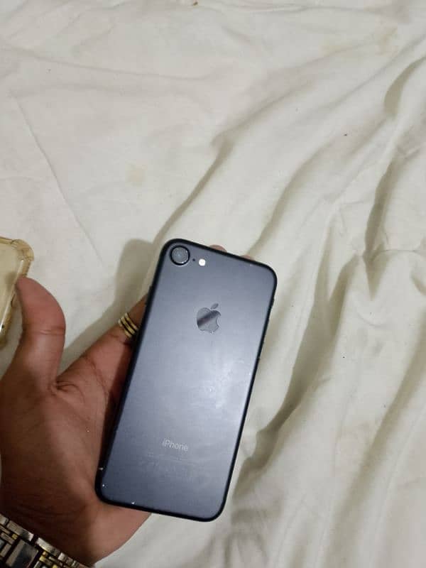 iphone 7 128 gb all ok ha finger not working Baki ok ha khoi Msla ni 0