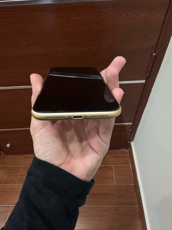 iphone xr 128gb Dual Pta Approved Waterpack 7