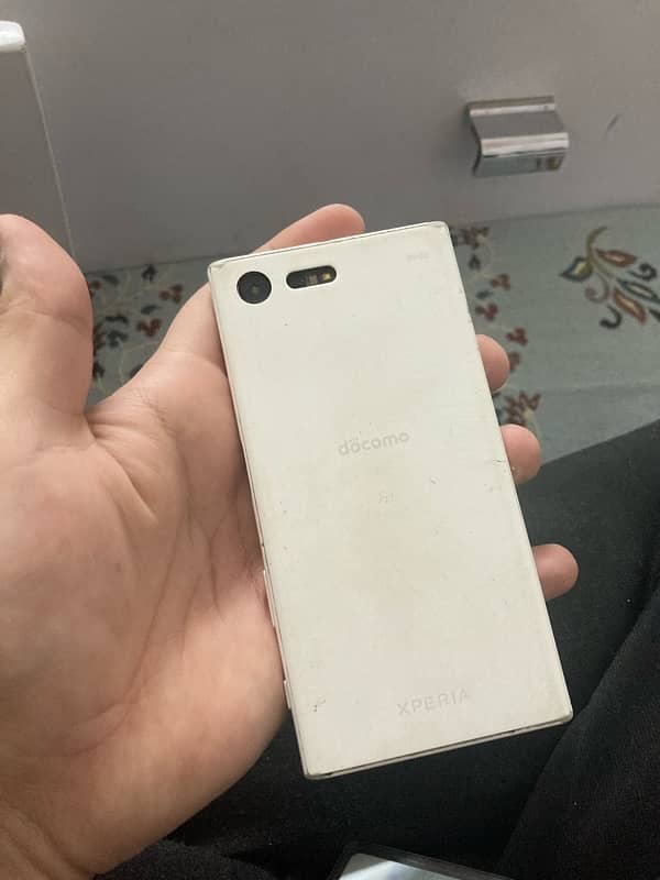 Sony Xperia X Compact 1