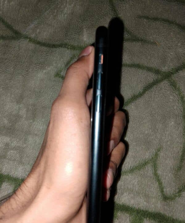 IPHONE XR NON PTA ( urgent sale ) 5