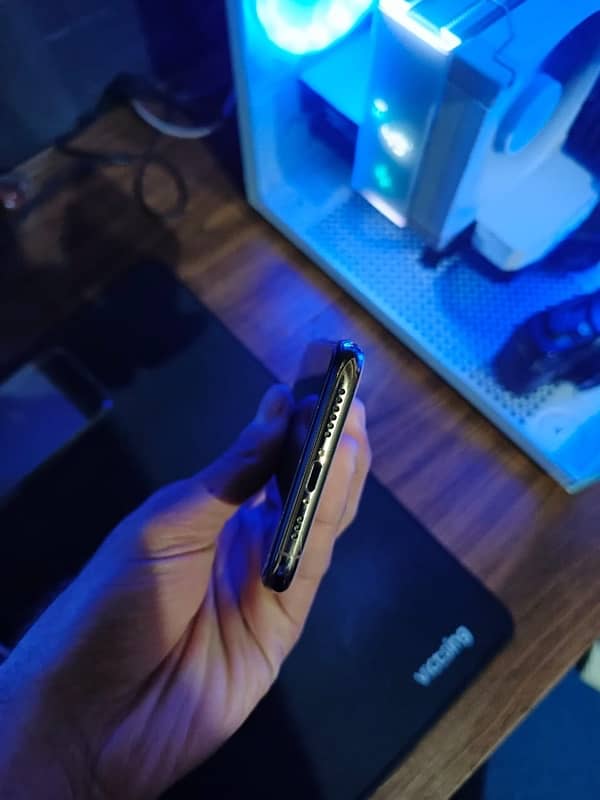 iPhone xs pta gold color 2