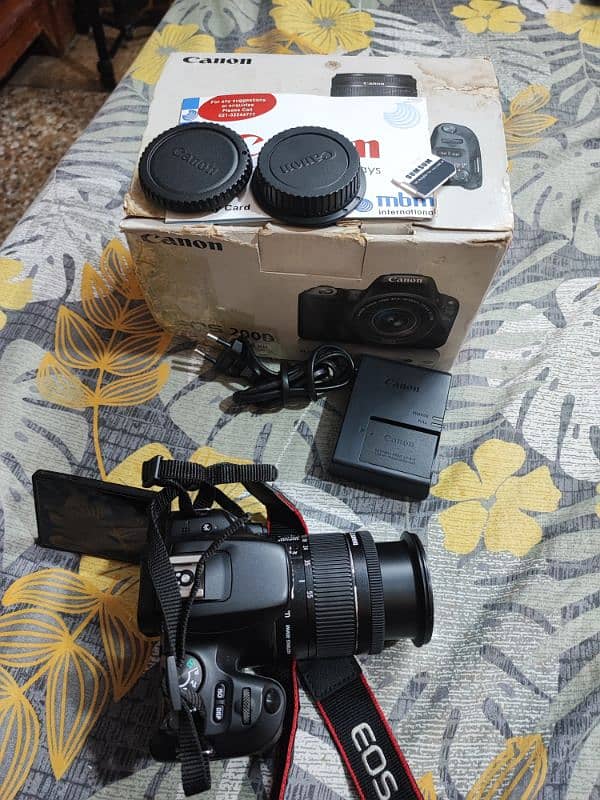 Canon 200d 18/55 Nano Stm lens, complete box 0