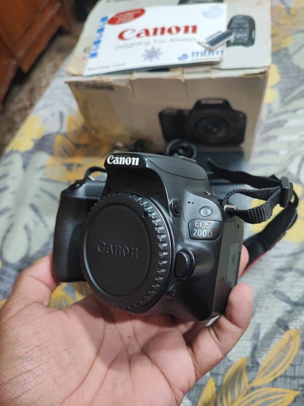 Canon 200d 18/55 Nano Stm lens, complete box 5