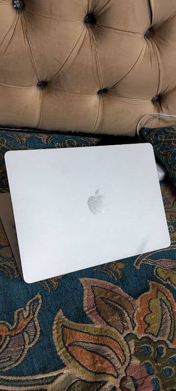 Macbook Air M2, 8/256, with 8 month warranty 7