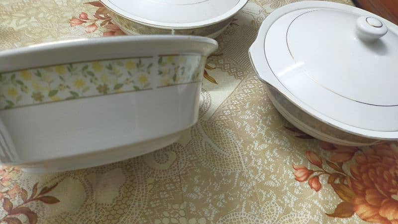 6 bowls crockery 1