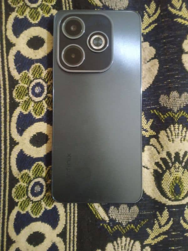 Infinix Hot 40i. 8+8gb. 256gb in warranty(Exchange possible) 0