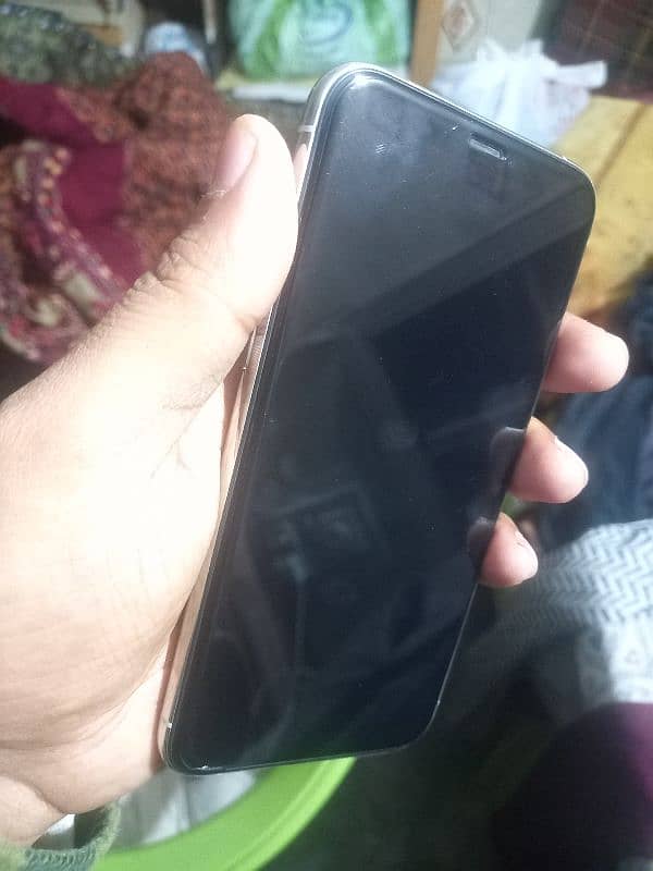 I PHONE 11 ORO FOR SALE 10/10 condition 0