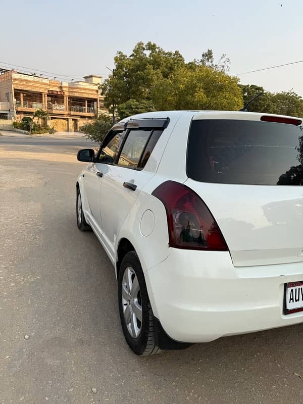 Suzuki Swift DLX 2011 3