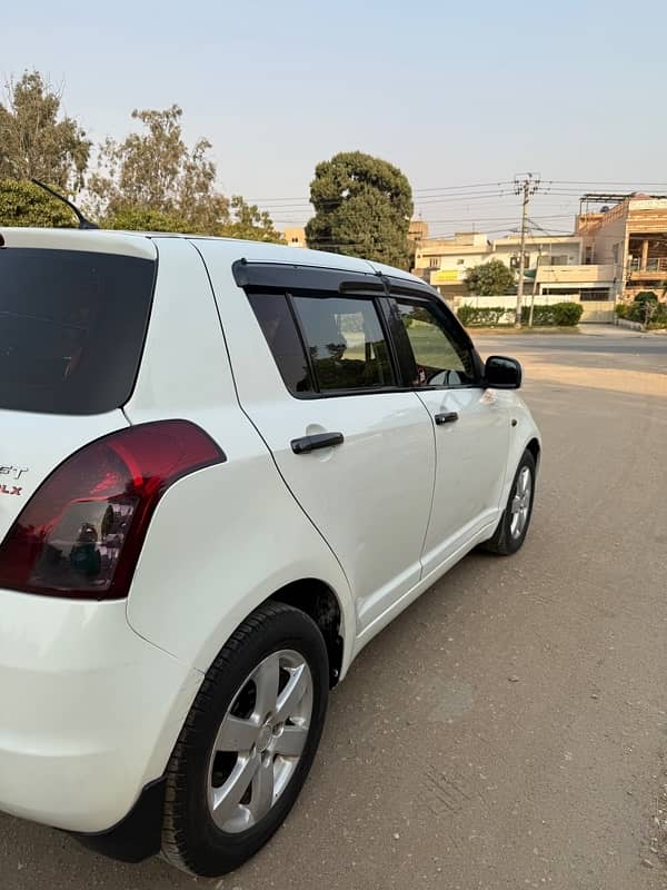 Suzuki Swift DLX 2011 4