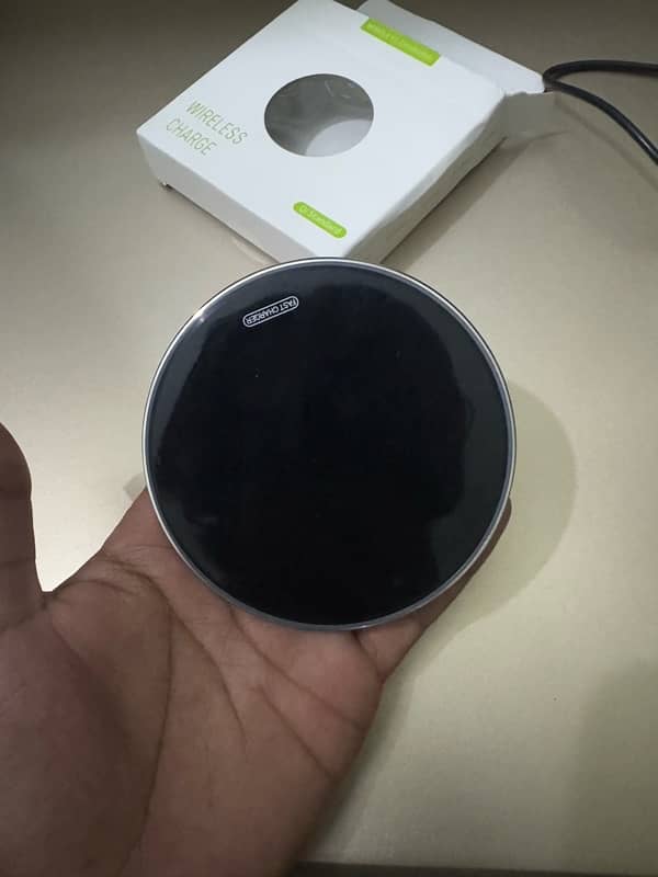 iphone wireless fast charge out put 15w 0