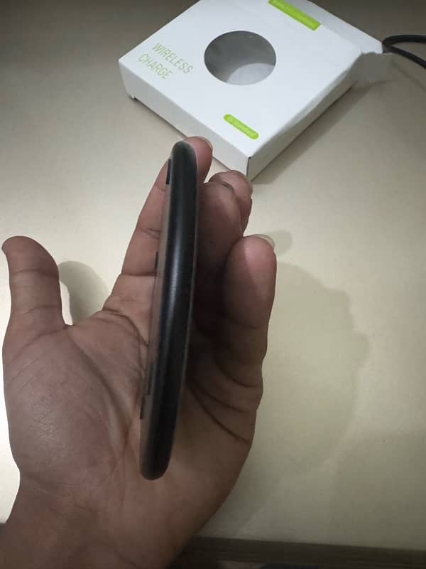 iphone wireless fast charge out put 15w 4