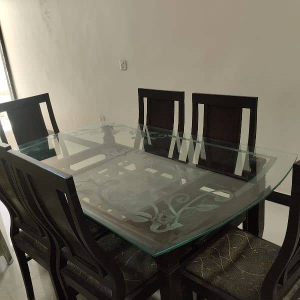 6 seater dinning table for sell 1