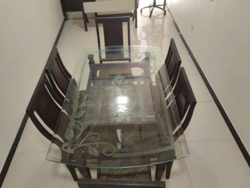 6 seater dinning table for sell 3