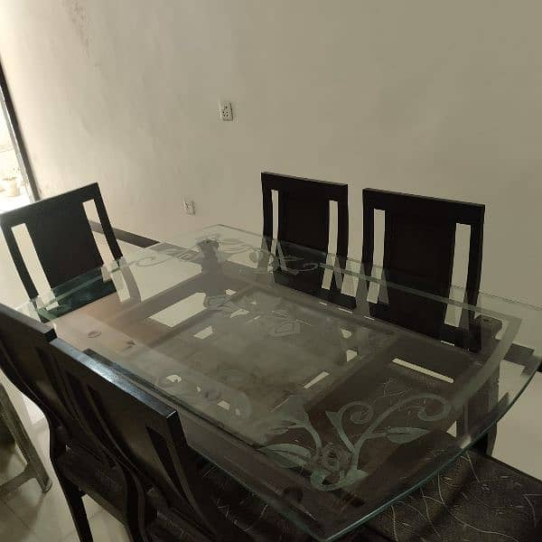 6 seater dinning table for sell 5