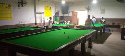 3 Snooker table for sale 5’10 very good condition new cloth