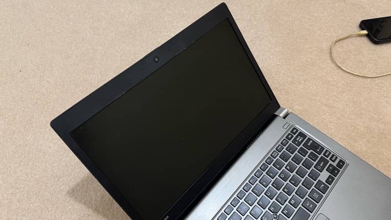 Toshiba Z30 Laptop – Core i5, 256GB SSD, 4GB RAM 2