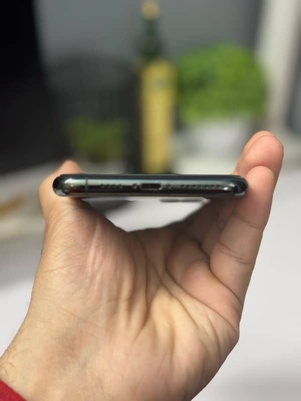 Iphone 11 pro max (pta approved) 4