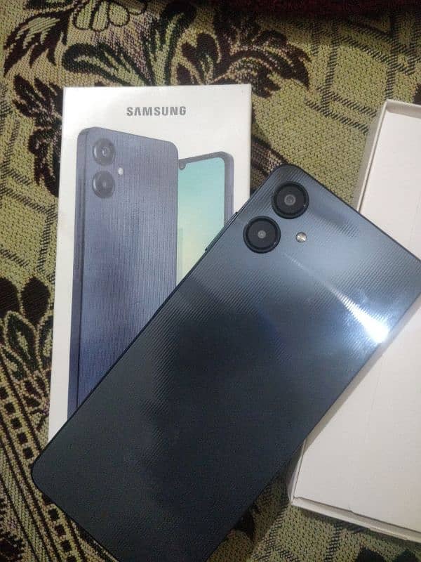 samsung mobile A06 in new condition and new version with box 4