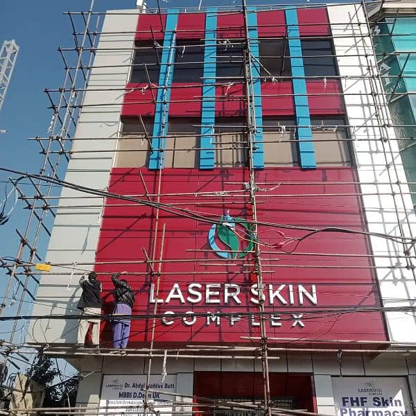 Wall cladding sheet and curtain wall, spider glass fitting 12