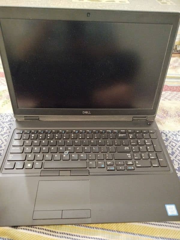 Laptop latitude 5590 4