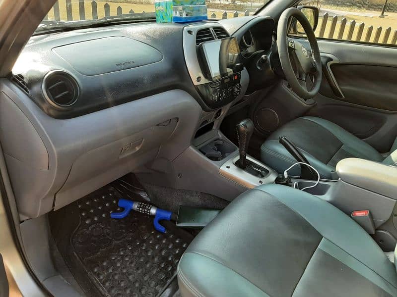 Toyota SUV for Sale in excellent condition 4