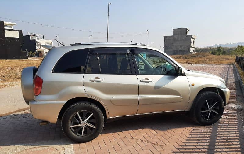 Toyota SUV for Sale in excellent condition 10