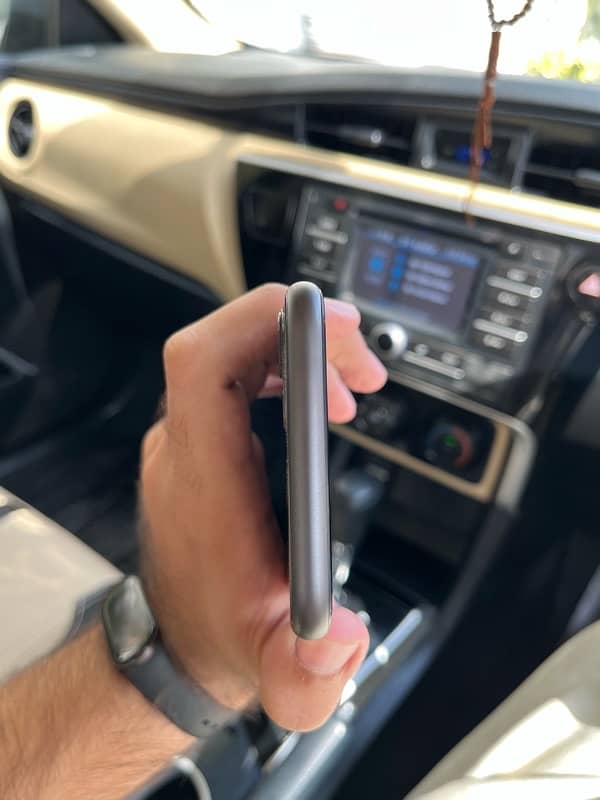 Apple iPhone 11 128gb PTA approved 5