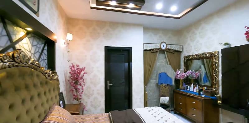 20 Marla Double-Storey House For Sale In Johar Town Phase 2, Block H1 - Demand: 8 Crore 25