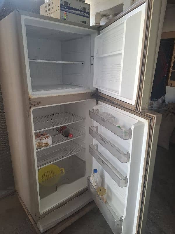 Dawlance, Medium size Fridge 1