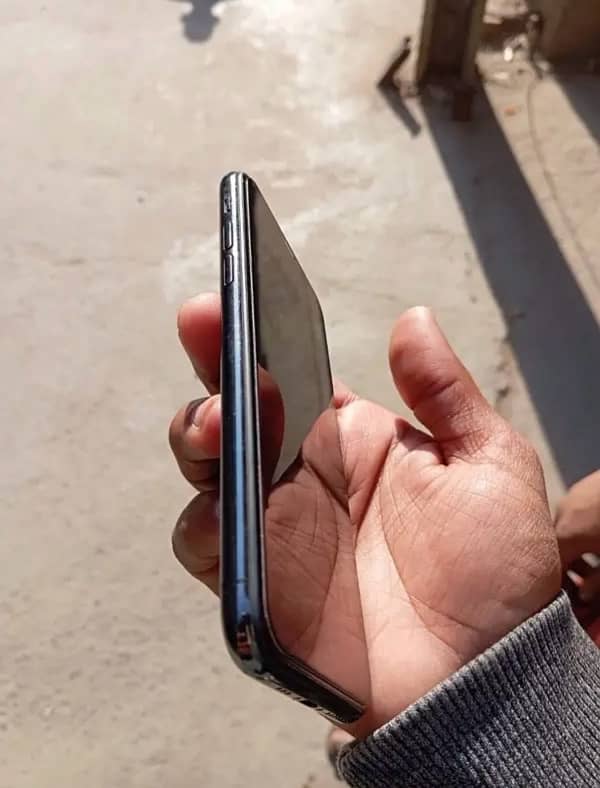 xs 256 gb f. u exchange iPhone 11 128 gb or iPhone 12 2