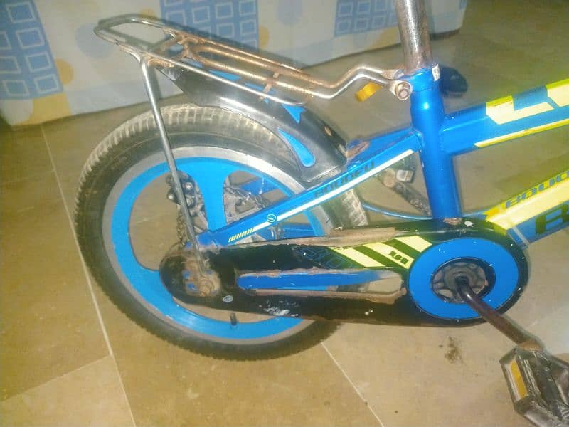 kids cycle just like new 4