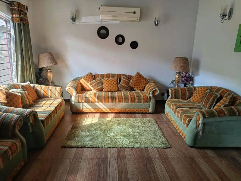 This Is 8 Seater Sofa Set With Cushion 0