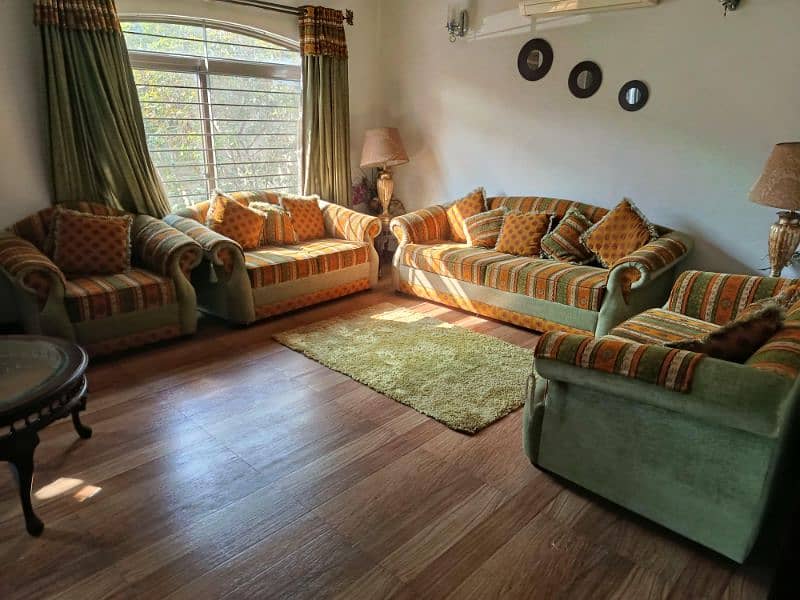 This Is 8 Seater Sofa Set With Cushion 2