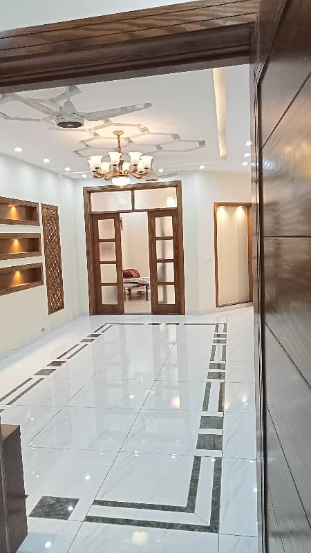 10 Marla Luxury House Available For Rent 2