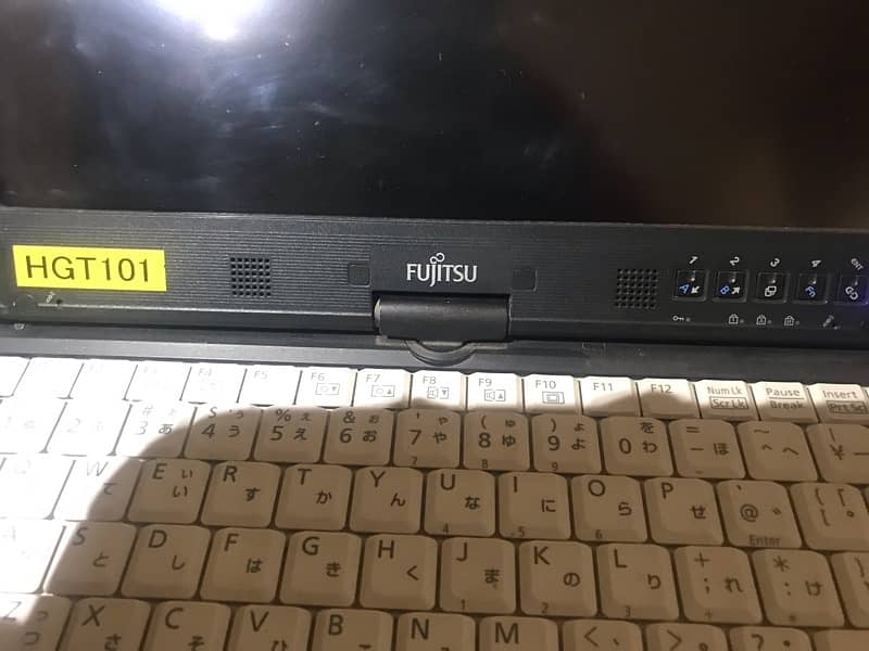 FUJITSU LAPTOP 03181813338 9