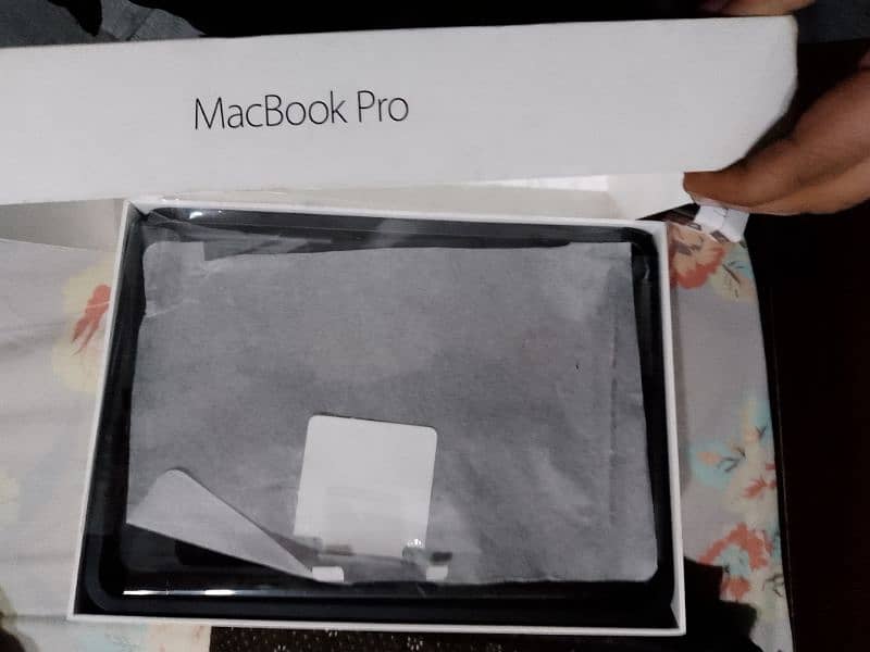 Macbook pro 2015 with box 9