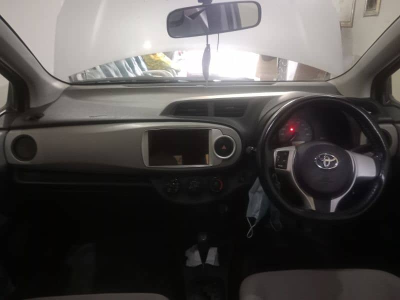 Toyota Vitz 2011/14 4