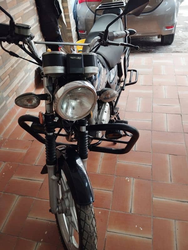 Suzuki GS150 SE 4