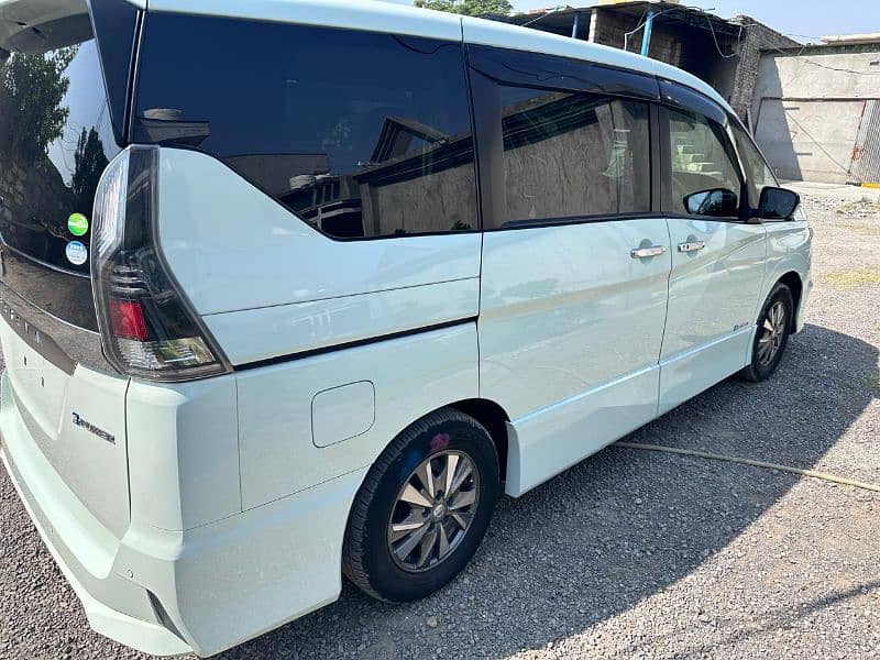 Nissan Serena 2018 3