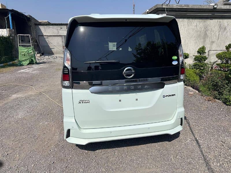 Nissan Serena 2018 4