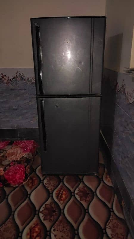 A VERY GOOD CONDITION FRIDGE FOR SALE ON A VERY GOOD PRICE 0